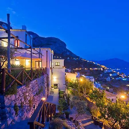 L'antico Borgo Dei Limoni 4*