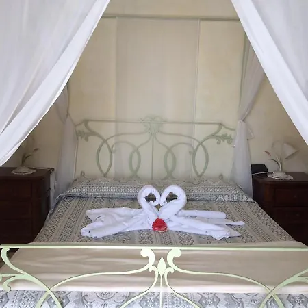 Nocleg ze śniadaniem L'antico Borgo Dei Limoni 2*