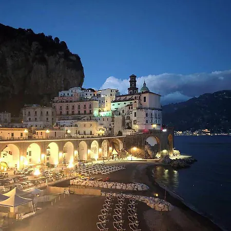 Nocleg ze śniadaniem L'antico Borgo Dei Limoni 2*