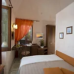 Bed & Breakfast L'antico Borgo Dei Limoni 4*