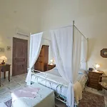 L'antico Borgo Dei Limoni Bed & Breakfast 4*