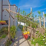 L'antico Borgo Dei Limoni Bed & Breakfast 4*