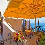 L'antico Borgo Dei Limoni Bed & Breakfast