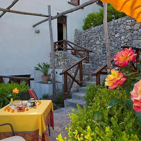 L'antico Borgo Dei Limoni 2*