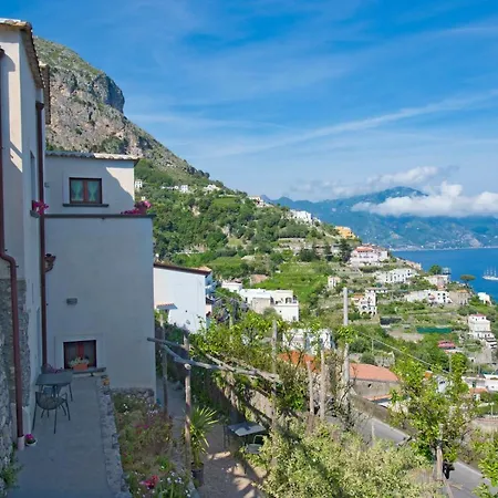 L'antico Borgo Dei Limoni 2*